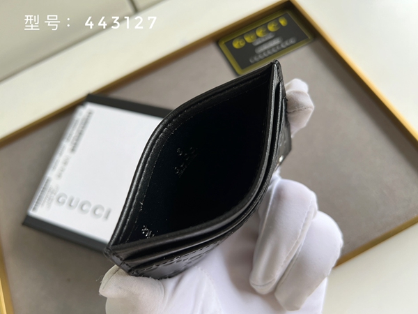 グッチ財布コピー着用イメージ